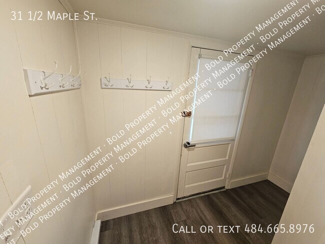 Building Photo - 31 Maple St