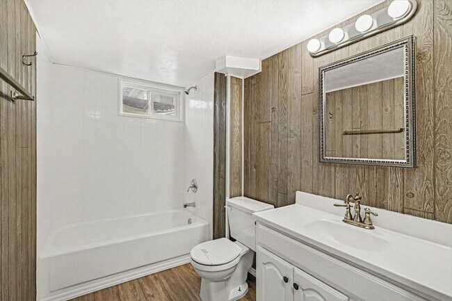Building Photo - 6881 Fox Way