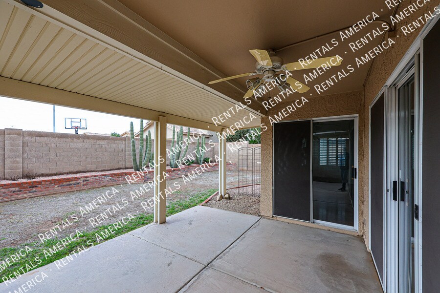 Building Photo - 2525 W Knox Rd