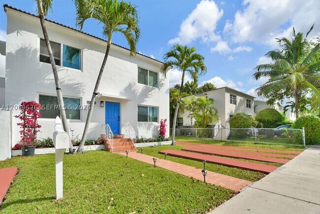 Building Photo - 3521 SW 16th St