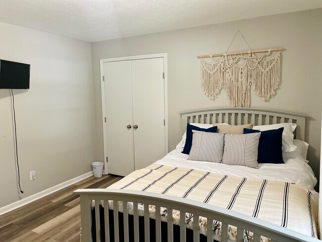 Building Photo - 6968 Corydon Ridge Rd NE