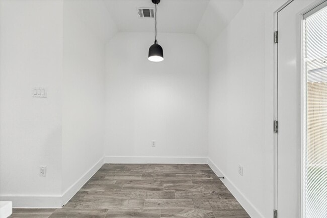 Building Photo - 990 Marjorie St
