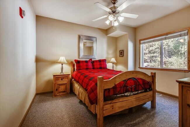 Building Photo - Tavern Inn 2 Bedroom ski lease in Olympic ...