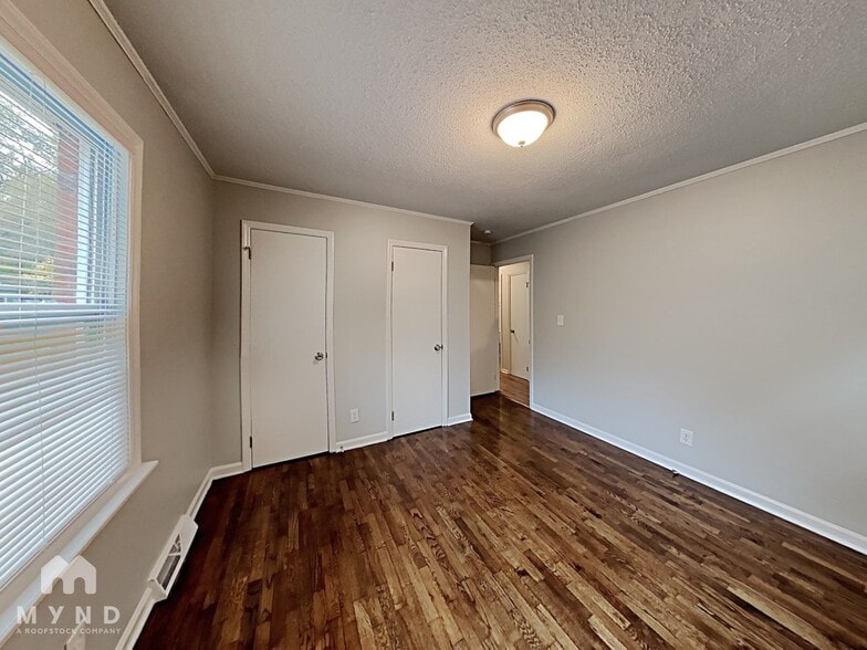 Building Photo - 311 E Morrow Ave