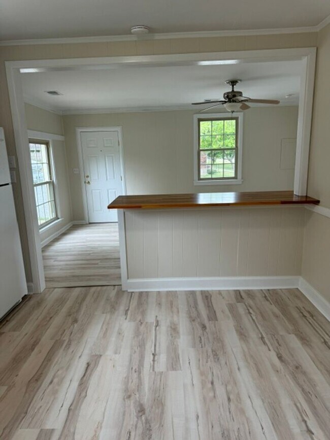 Building Photo - 2323 Sweetwood Rd