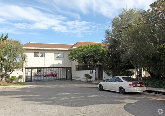 Building Photo - 8530 Independence Apartments