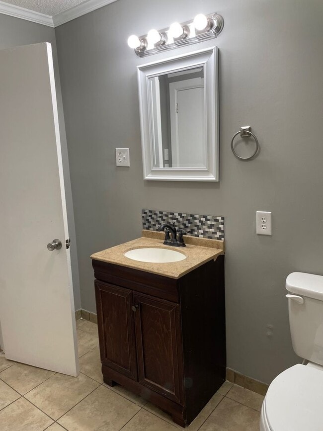 Building Photo - 3 BED, 1 BATH BRICK HOME IN RANDLEMAN!
