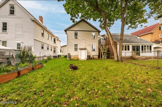 Building Photo - 688 Myrtle Ave