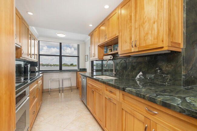 Building Photo - 2860 S Ocean Blvd