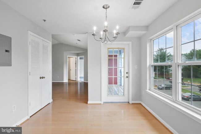 Building Photo - 511 Constellation Square SE