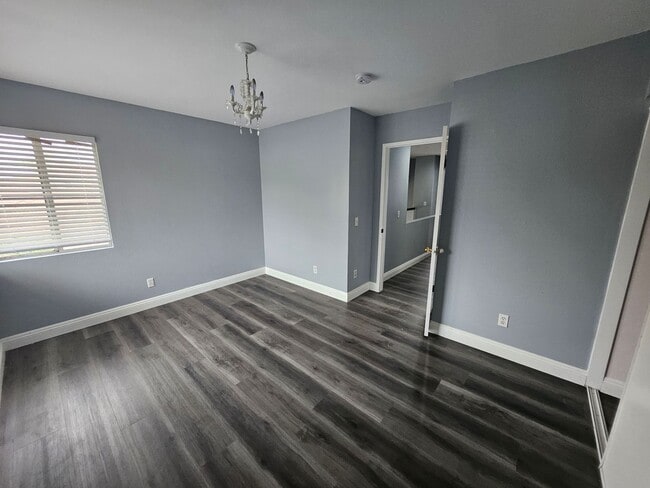 Building Photo - Beautiful Corona Home with POOL!