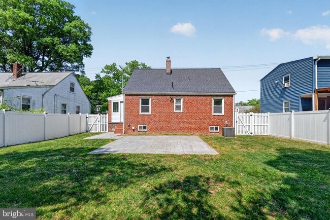 Building Photo - 5831 33rd Ave