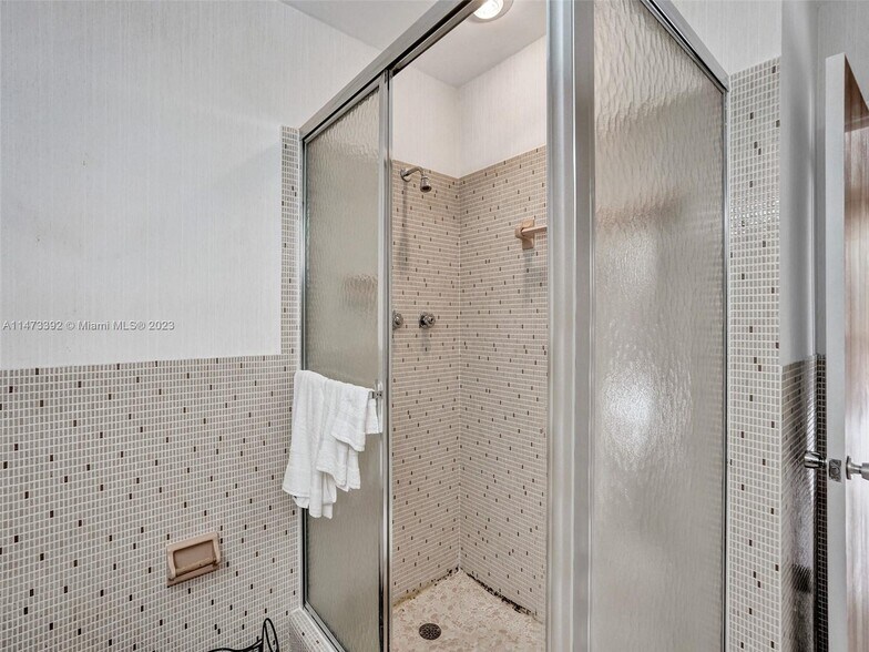 Building Photo - 2460 Del Lago Dr