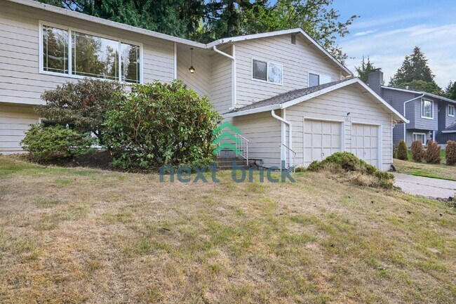 Building Photo - Spacious 4-Bedroom Retreat with 3 Full Baths in the Heart of Redmond – 2,490 Sq Ft of Comfort!
