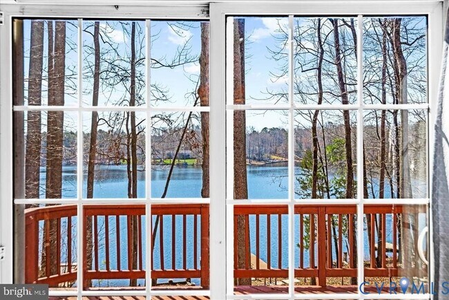 Building Photo - 686 Lake Caroline Dr