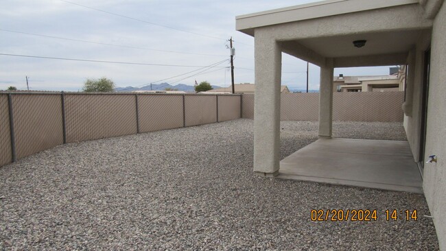 Building Photo - 3 bed 2 bath 2 car garage near high school