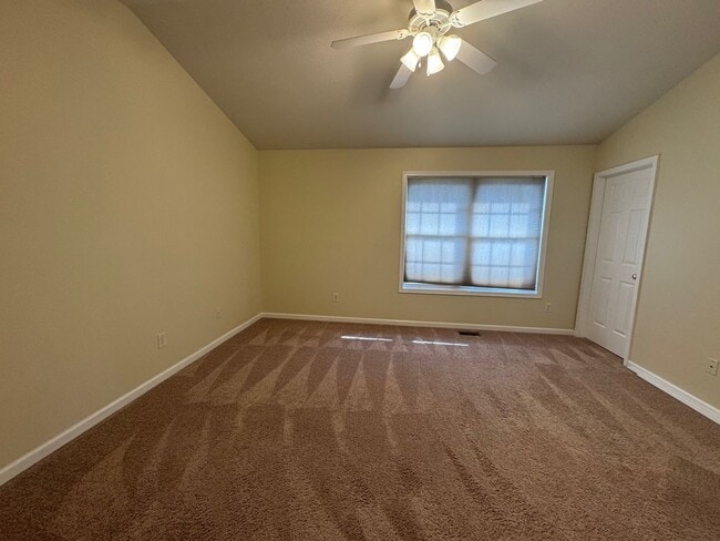Building Photo - Taylor Spring Townhouse With Garage and Basement