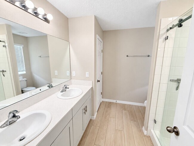 Building Photo - 5548 Summer Sunset Dr