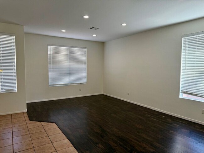 Building Photo - Fabulous Home!