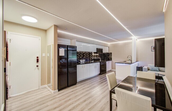 Primary Photo - 4641 Wild Indigo St