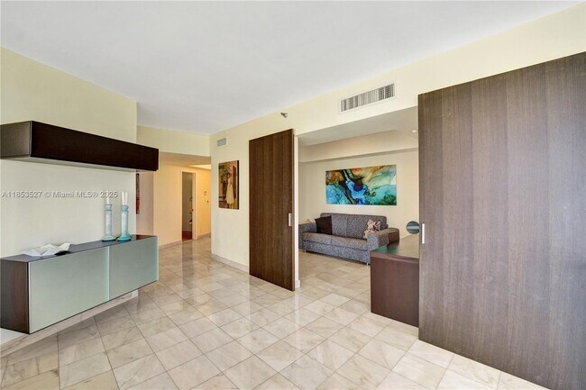 Building Photo - 20281 E Country Club Dr
