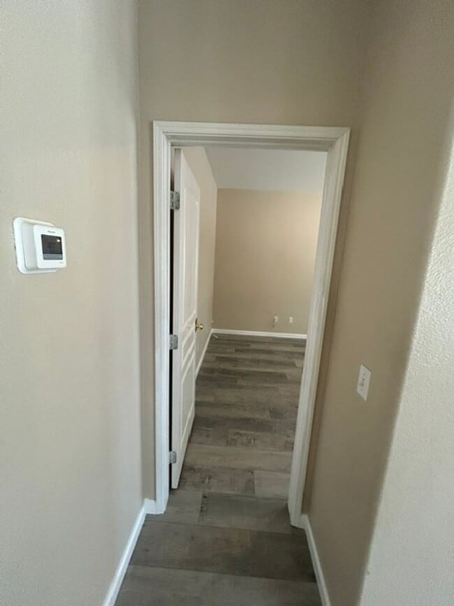 Building Photo - 3 Bedroom 2 Bathroom Home in SW Visalia! Close to Shopping and Restaurants!