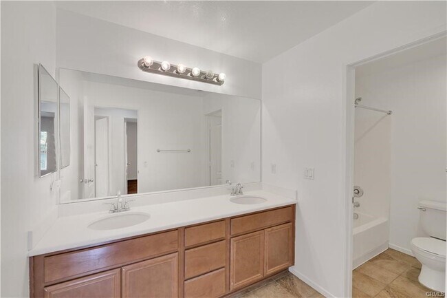 Building Photo - 15723 Parkhouse Dr