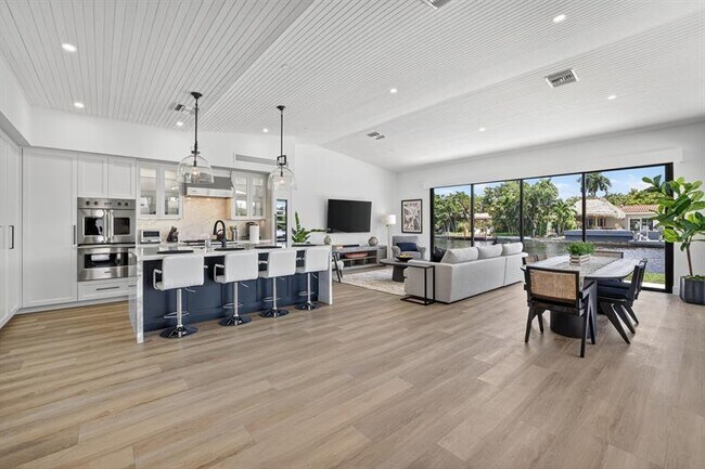 Building Photo - 2157 Coral Gardens Dr