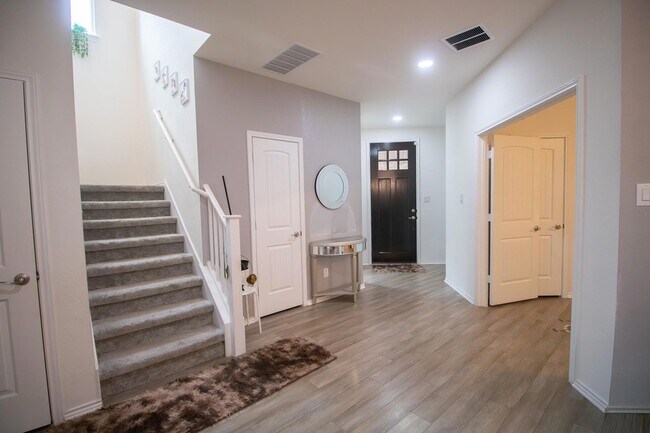 Building Photo - 2105 Ebony Dove St