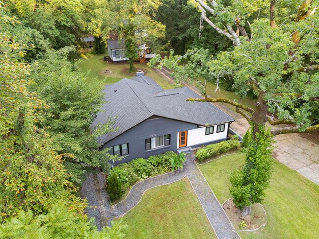 Building Photo - 2874 Grand Ave SW