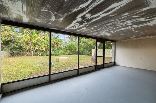 Building Photo - Beautiful 3bdrm/2bath home with attached garage and large yard $1,595.00 ** Ready Now** MOVE IN B...