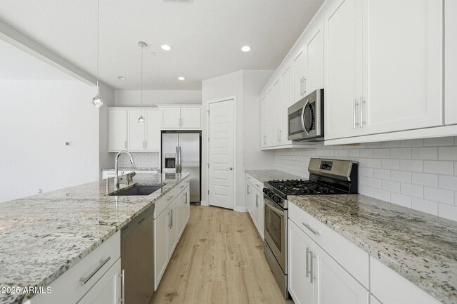 Building Photo - 9749 E Tahoe Ave