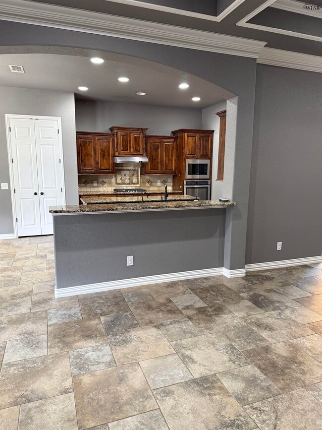 Building Photo - 5011 Lantana Dr