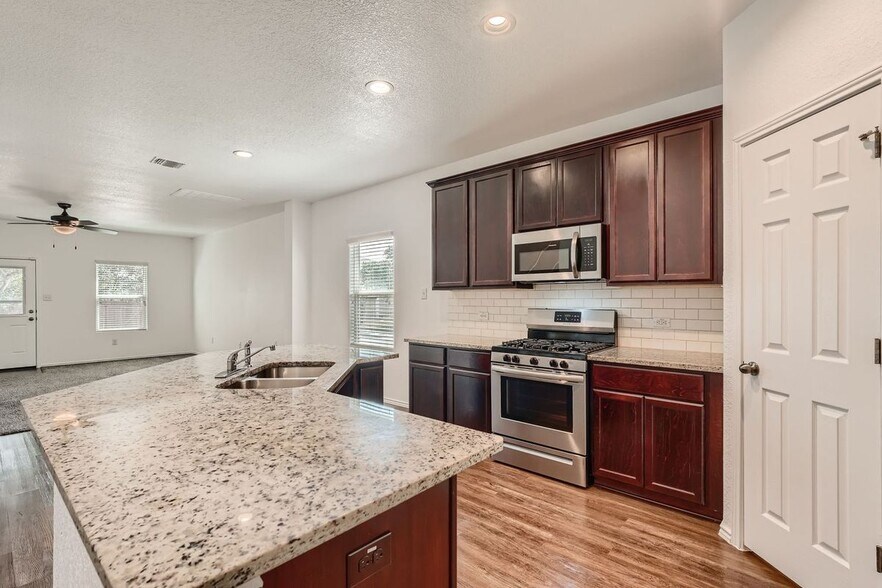 Building Photo - 15111 Pandion Dr