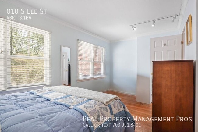Building Photo - 810 S Lee St