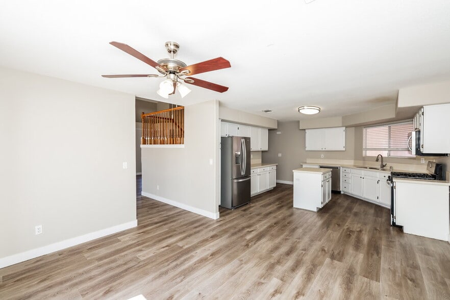 Building Photo - 104 Escada Ln