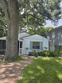 Building Photo - 1200 Altaloma Ave