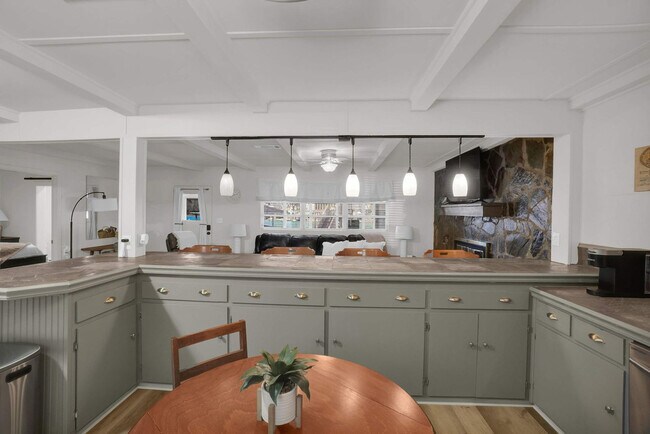 Building Photo - 115 Hale Loop