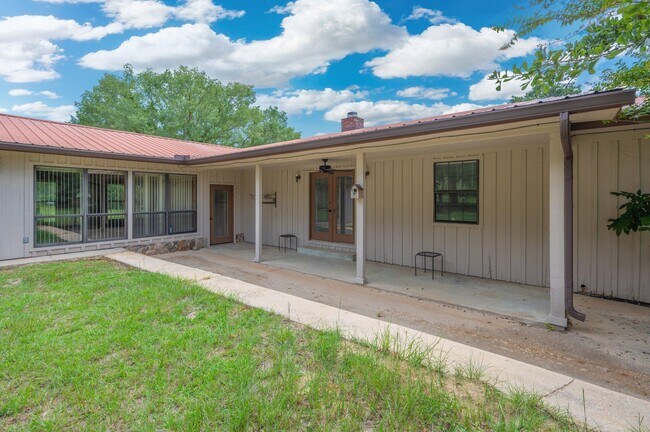 Building Photo - 803 Ingle Rd