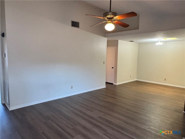 Building Photo - 118 Rattan Dr