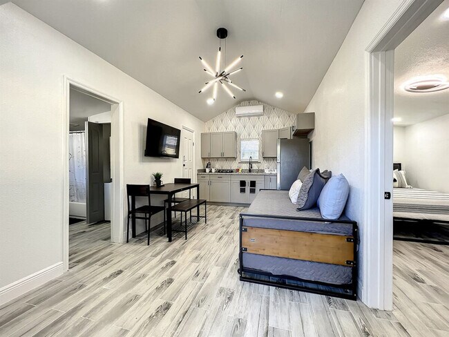 Building Photo - 2008 E Grant Ave