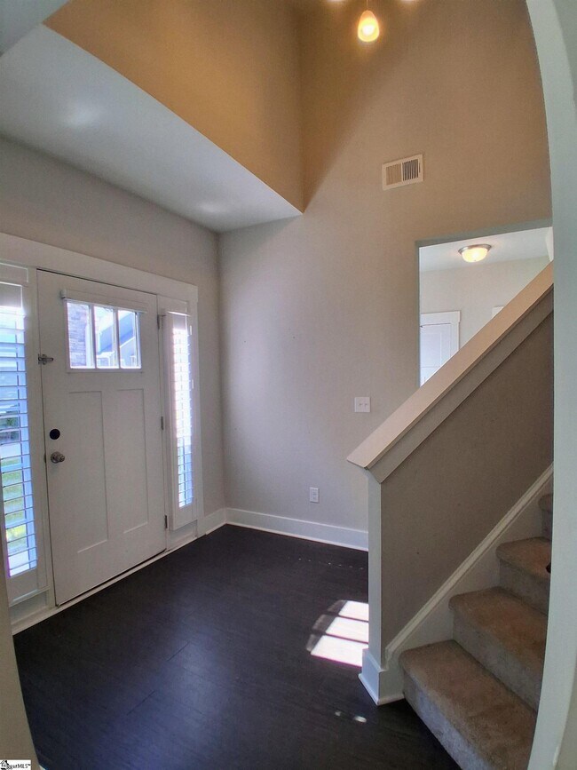 Building Photo - 22 Creekhaven Ln
