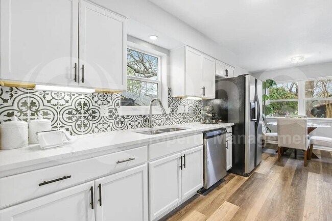Building Photo - 306 Wildbriar Dr