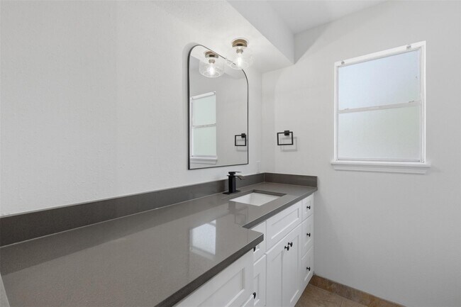 Building Photo - 3930 Cypress Hill Dr