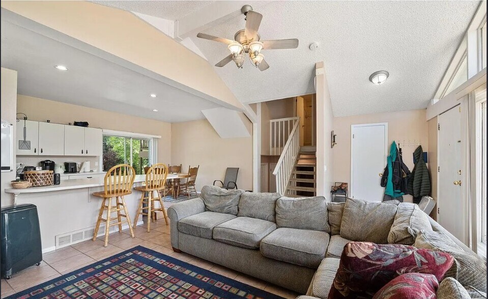 Building Photo - 2623 Sherwood Cir