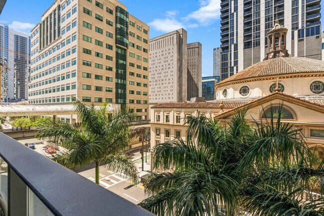 Building Photo - 121 NE 5th St