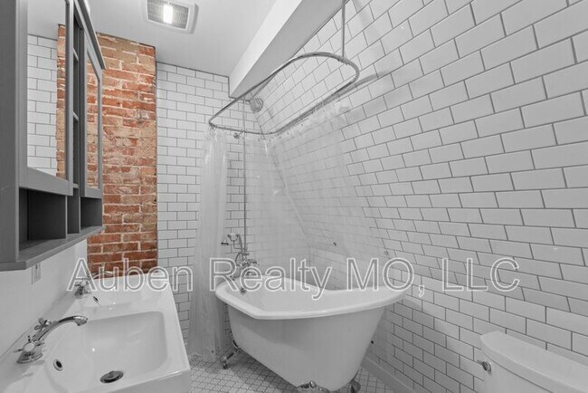 Building Photo - 3825 Walnut St