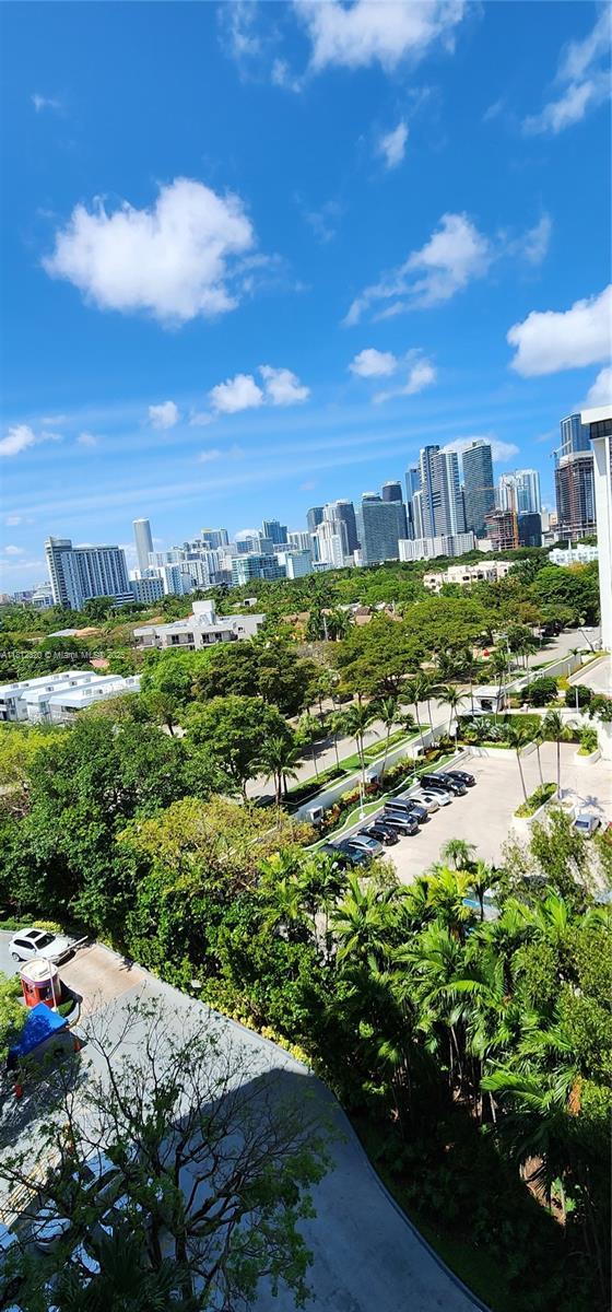 Building Photo - 2025 Brickell Ave