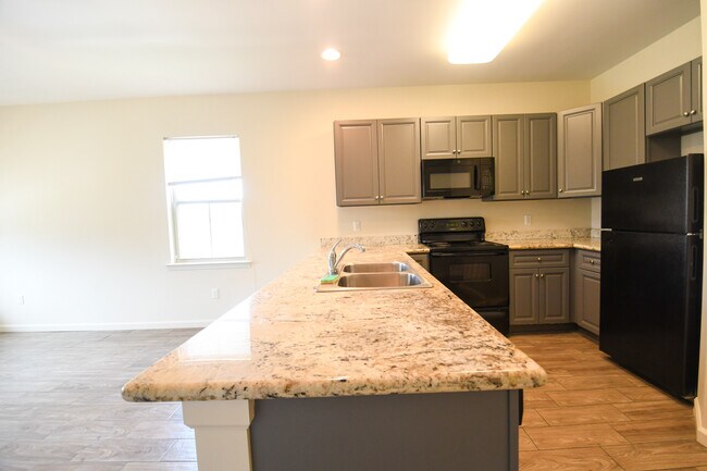Building Photo - 6259 Vermillion Blvd