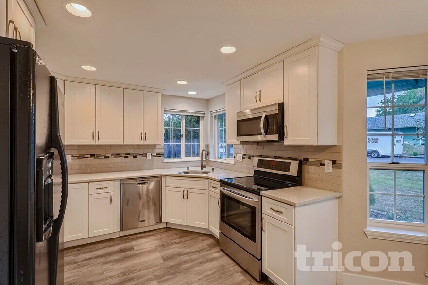 Building Photo - 13806 NE 47th St